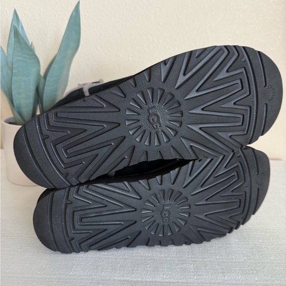 UGG Black Suede Gray Fur Lining/Trim Ankle Boots - Picture 11 of 13